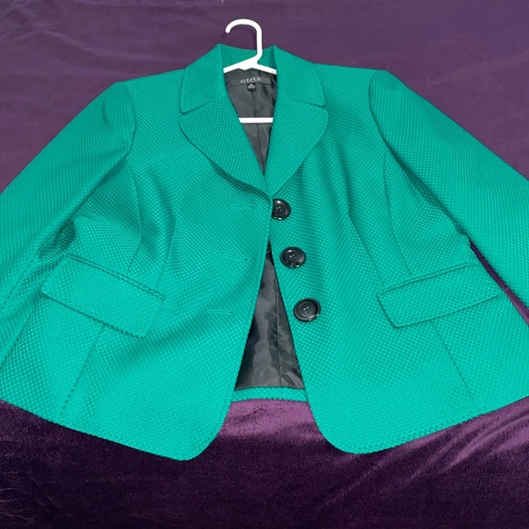 Women Gently Worn Green Blazer with padded shoulders, interior black lining - Picture 5 of 6